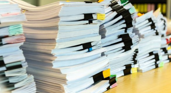 Niszczenie dokumentów – samodzielnie czy może z pomocą zewnętrznej firmy?